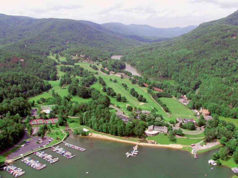 Rumbling Bald Has Great Vacation Rentals for All Size Groups