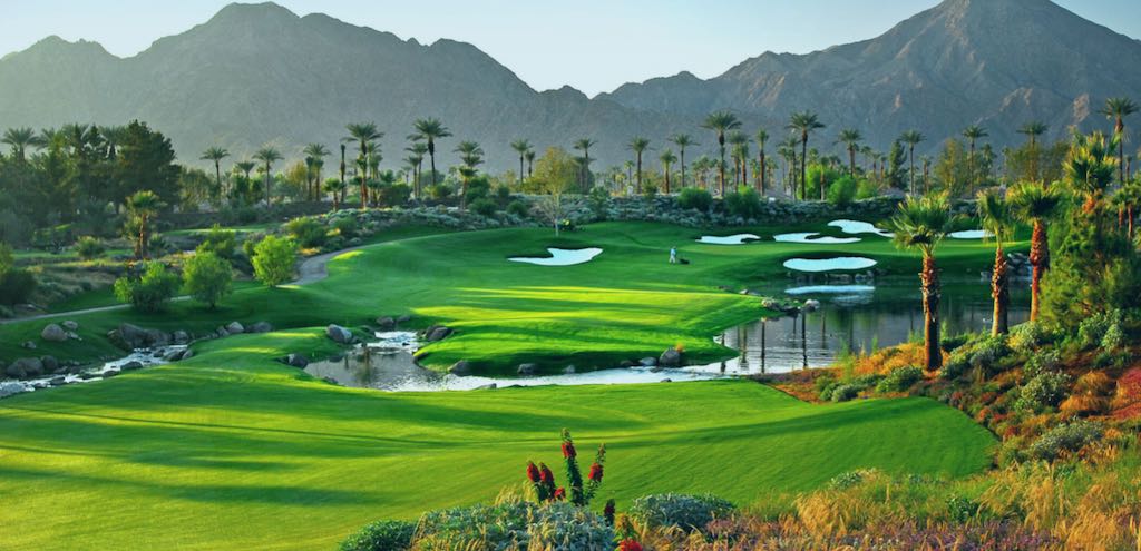 women-on-fairways